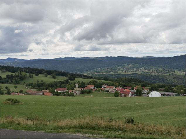 Vue sur le village de Giron - ©Daniel Gillet