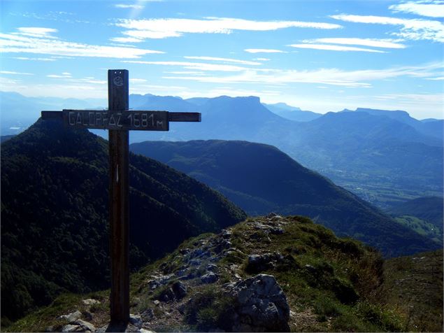 Croix au sommet de la Galoppaz - Chambéry métropole