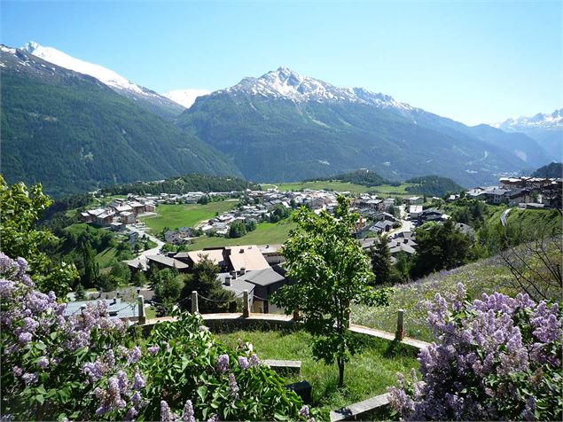Oratoire Notre-Dame de la Paix avec vue sur le village d'Aussois - MO. OT AUSSOIS