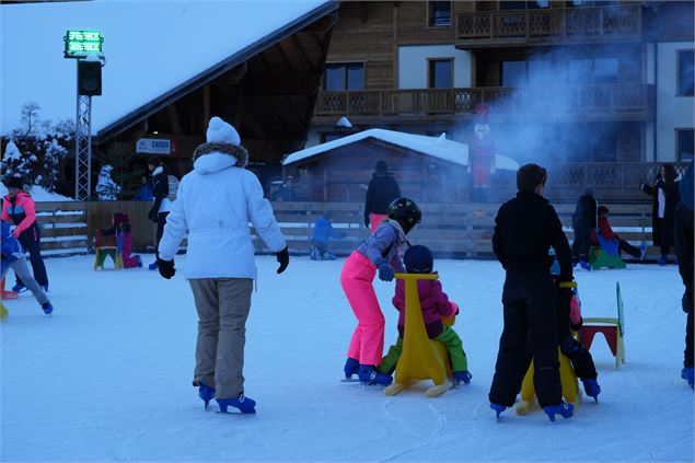 Patinoire en plein air_Morzine - Oliver Godbold