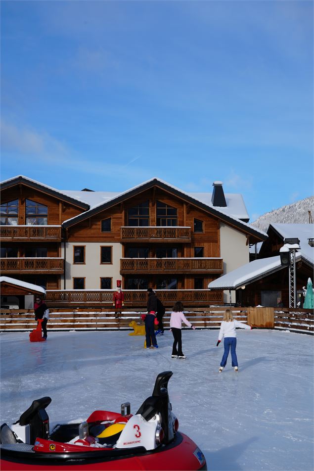 Patinoire en plein air_Morzine - Oliver Godbold