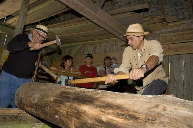 Démonstration de sciage - patrimoine Bellecombe