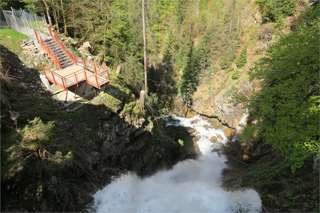 Cascade d'Ardent depuis le pont en amont - Victor Demilly / Vallée d'Aulps Tourisme