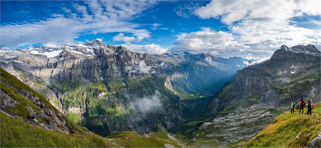 Panorama sur le tour des dents blanches - OT Samoens - mathilda Manzi