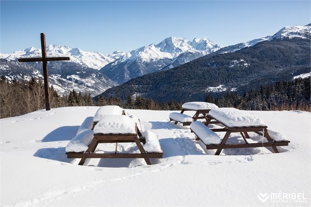 Tables de pique nique a la Traie - Aymoz S.
