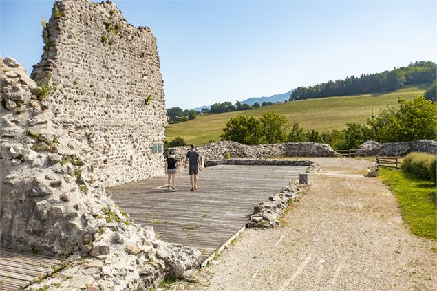 Vestiges du château de Faucigny, un site de PAYSALP culture et patrimoine_Faucigny - arnaud lesueur