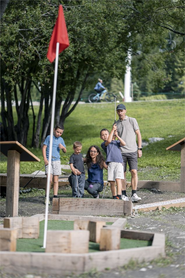 Mini golf_Val-d'Isère - Tristan Shu