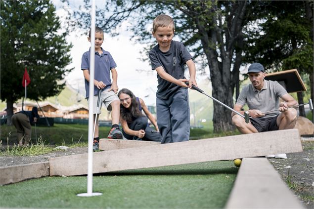 Mini golf_Val-d'Isère - Tristan Shu