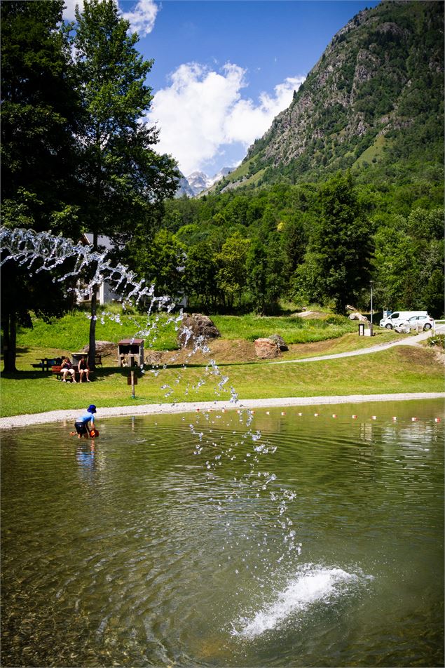 Plan d'eau_Saint-Colomban-des-Villards - OT Espace Glandon