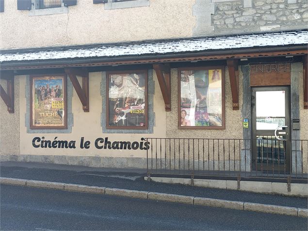 Bâtiment du cinéma le Chamois à Châtel - L.Servais - Mairie de Châtel