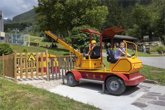 Planards parc chamonix mini grue - Life Maker Studio