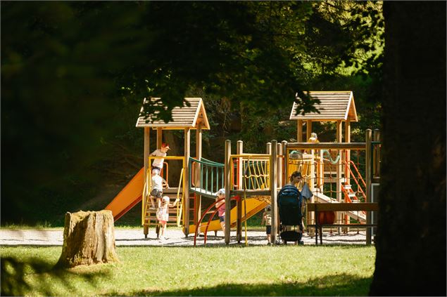 Promenade dans le parc des Dérêches_Morzine - @JBbieuville