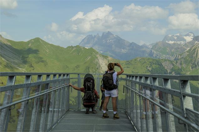 Arrivée sur la pointe de Nyon avec vue sur les dents du midi - Morzine - Portes du Soleil