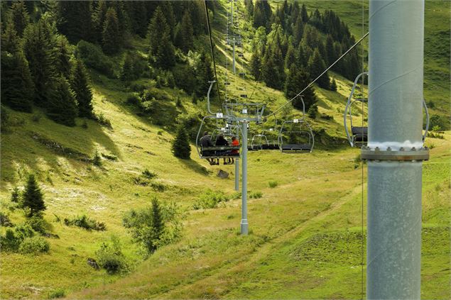 Télésiege qui monte à la pointe de Nyon l'été - Morzine - Portes du Soleil