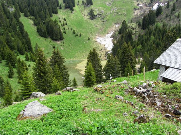 Lac et chalet de Pertuis - 2CVA