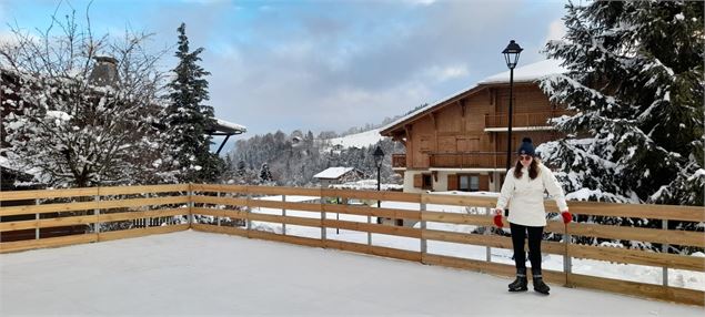 Visiteur sur la patinoire de Cordon - Canva