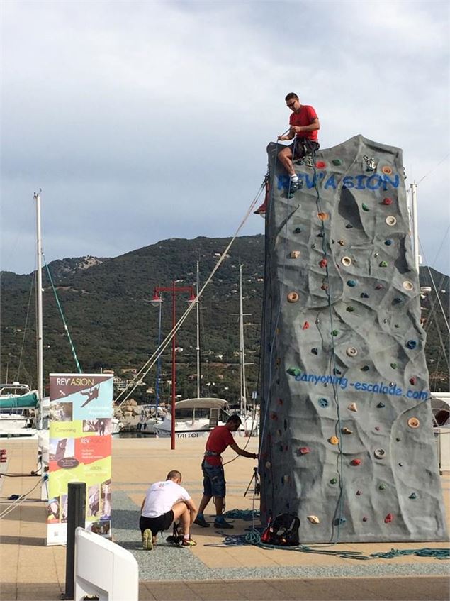 Rev'asion - Mur mobile d'escalade