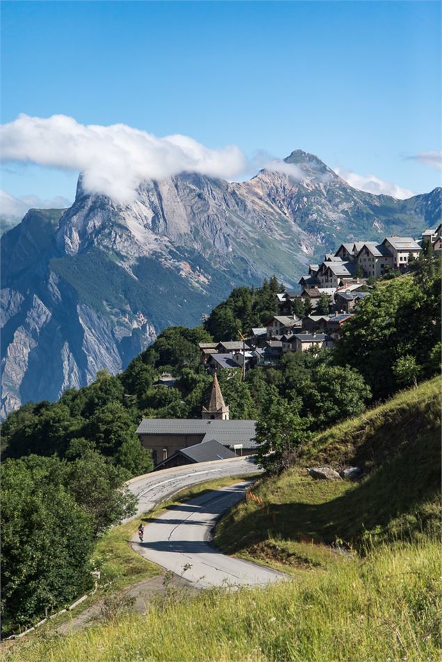 Vue sur le village de Valmeinier - Alban Pernet