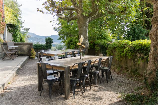 à l'ombre des platanes - La Tour d'Oncin