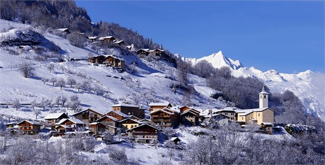 Le village enneigé, par une belle journée d'hiver - Philippe Royer/Haute Tarentaise Tourisme