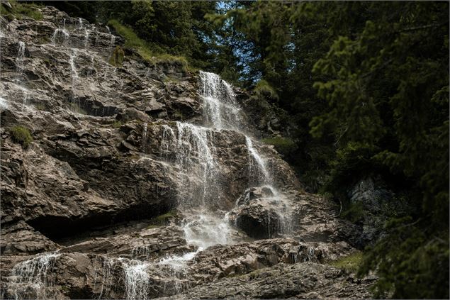 Cascade des Brochaux - Lucie Tanguy / Vallée d'Aulps Tourisme