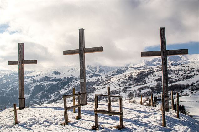 Les trois croix sous la neige - OTICœurdemaurienne