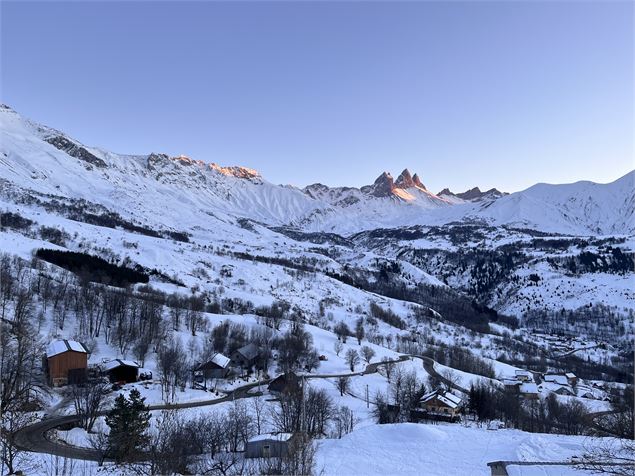 Le village d'Albiez sous la neige - OTICœurdemaurienne
