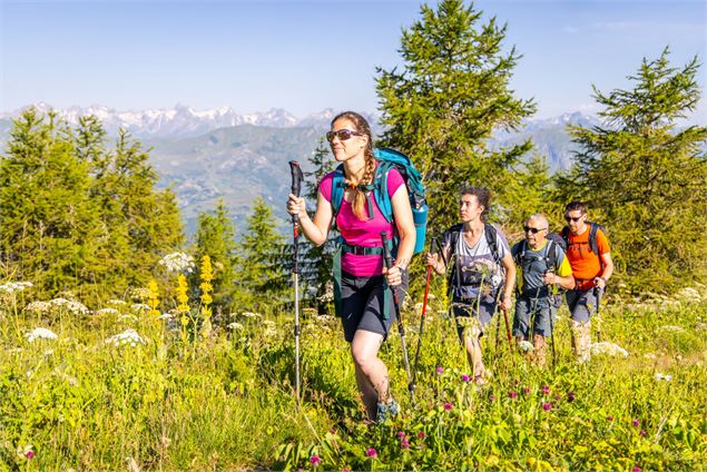 Randonneurs juste après la croix d'Albiez - Thibaut Blais