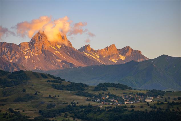 Vue sur les Aiguilles depuis Albiez-le-Jeune - Thibaut Blais