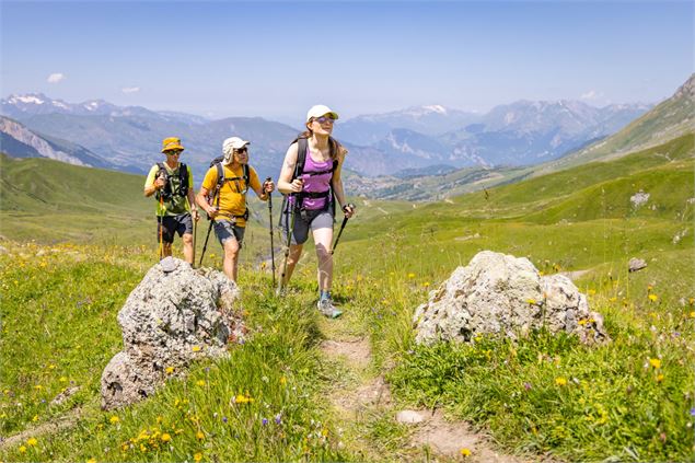 Randonneurs dans les alpages - Thibaut.Blais