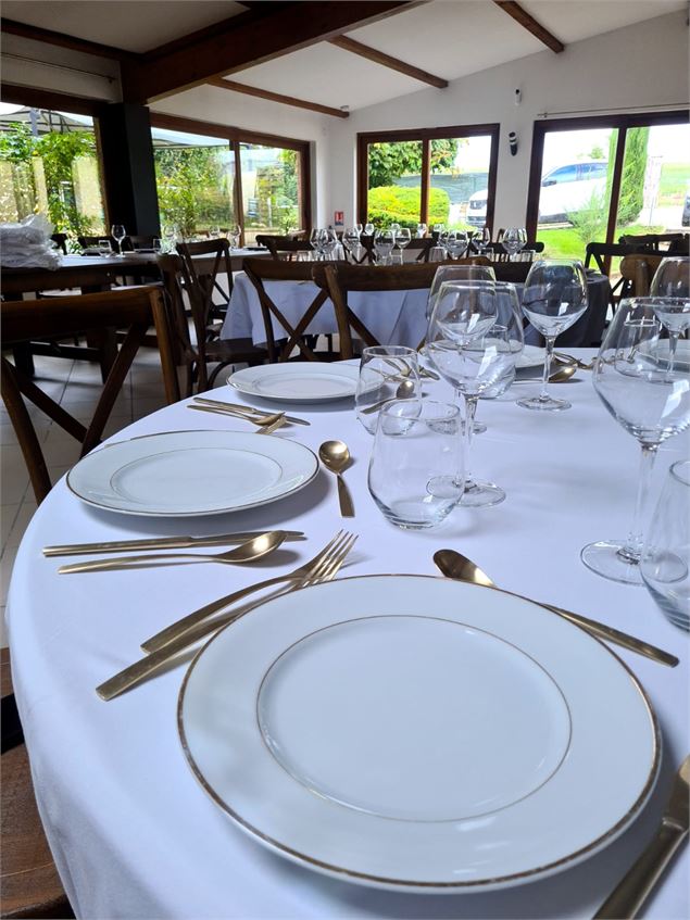 Tables dressées - Le Domaine des Dombes