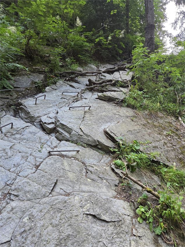 Accès_au_bassin_par_main_courante - Mairie_de_Megève