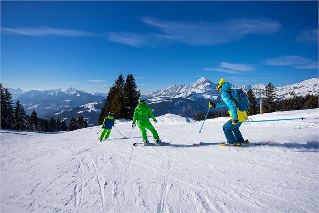 Ski en famille à Crest-Voland Cohennoz - MJ Diffusion