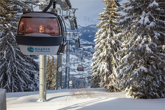 Vue sur la télécabine - Domaine Skiable Megève