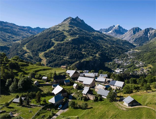 Vue sur Valloire depuis le hameau de Poingt-Ravier - Xavier Aury / Valloire Tourisme