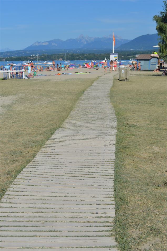 Chemin d'accès pour personne à mobilité réduite - Destination Léman - A. Berger