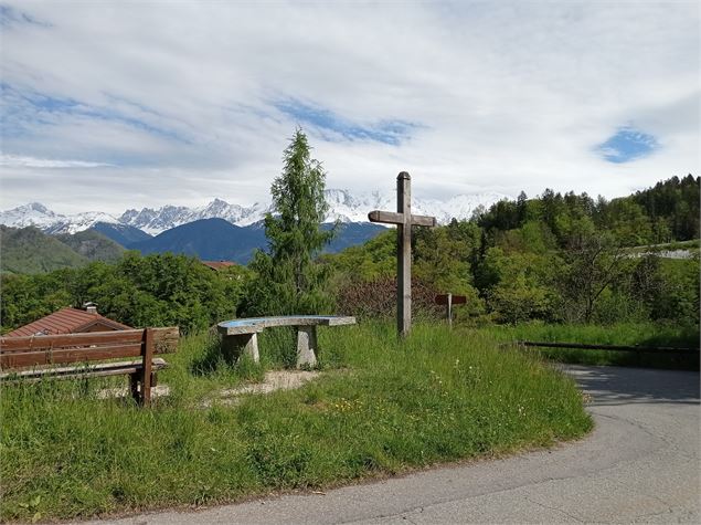 sentier pédestre : de la chapelle de l'Immaculée à la grotte mariale de Lévaud - Véronique Lorenzi