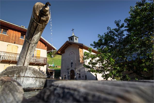 Vue chapelle face - Maison de Montalbert