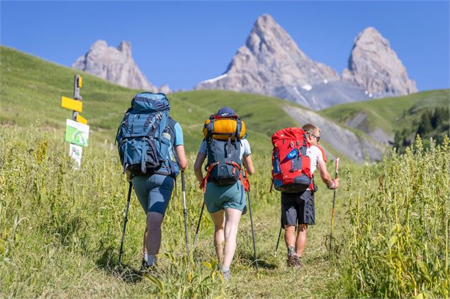 Randonneurs entre le Chalet des Perrons et la Basse du Gerbier. - Thibaut Blais