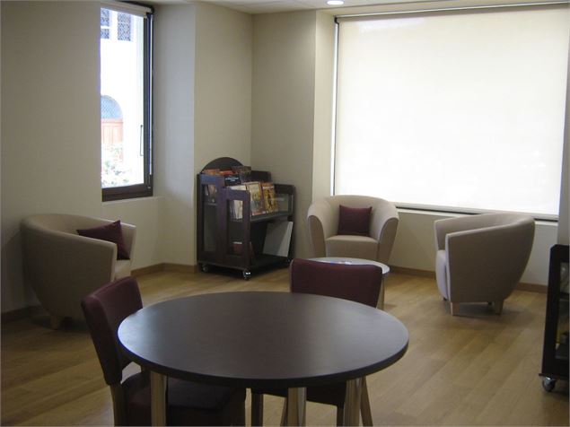 Coin lecture bibliothèque de Combloux - OT Combloux