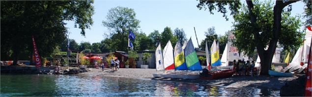Une équipe dynamique de moniteurs diplômés présente pour vous faire découvrir la voile !