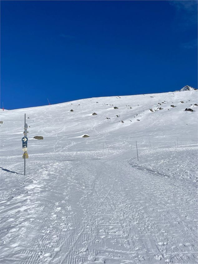 Traverser la piste Flocons et partir vers la droite - OT Val Thorens