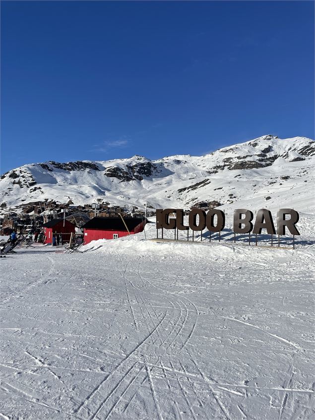 Passer à gauche du village igloo - OT Val Thorens