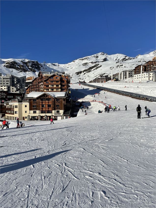 Traverser le rond-point des pistes - OT Val Thorens