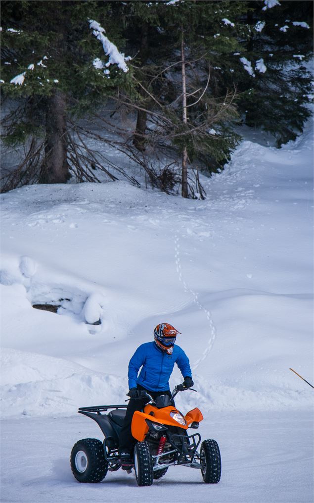 Dérapage avec un quad sur la glace - OT Flaine - C.Genard