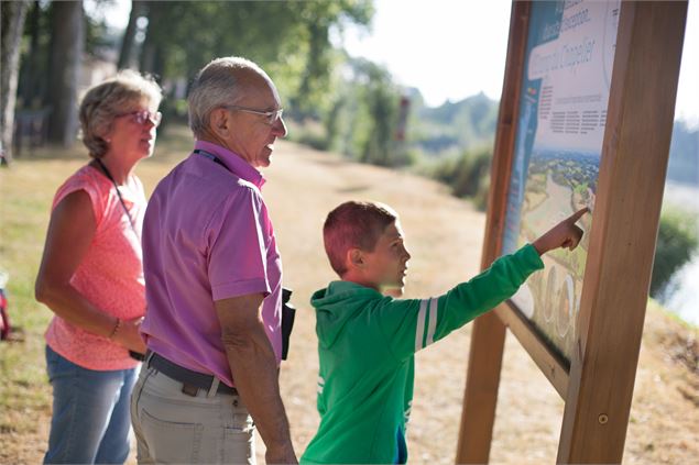 Panneaux d'information au bord de l'Etang Chapelier - D. Gillet/Avenir Dombes Saône