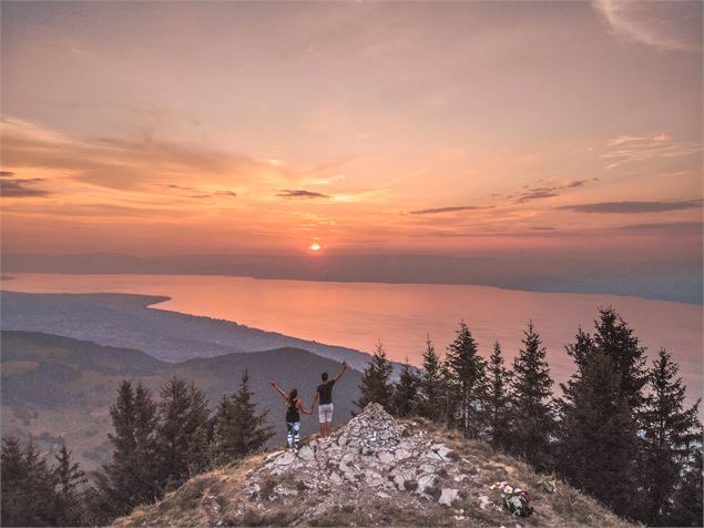 vue panoramique au coucher de soleil - Evian Tourisme - Alain Bouvet