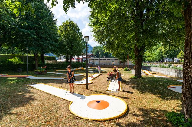 partie mini-golf - Office de Tourisme Thônes Coeur des Vallées