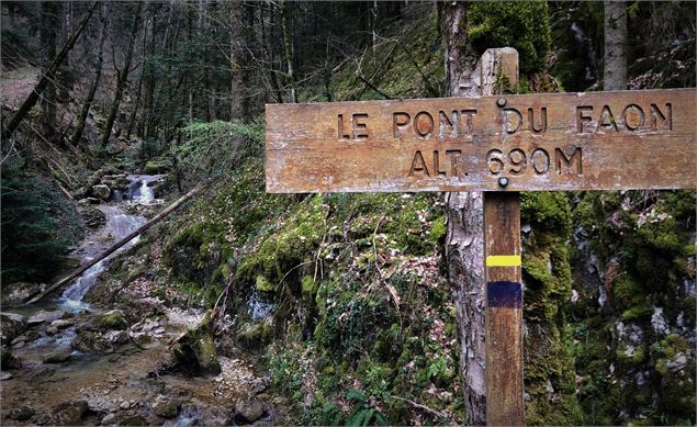 Le pont du Faon - Massif du Grand Colombier - ©Maxime Ballet
