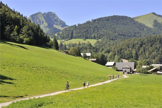 Départ du sentier à Abondance - CCPEVA